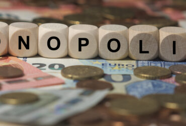 Features of Monopolistic Market with Examples