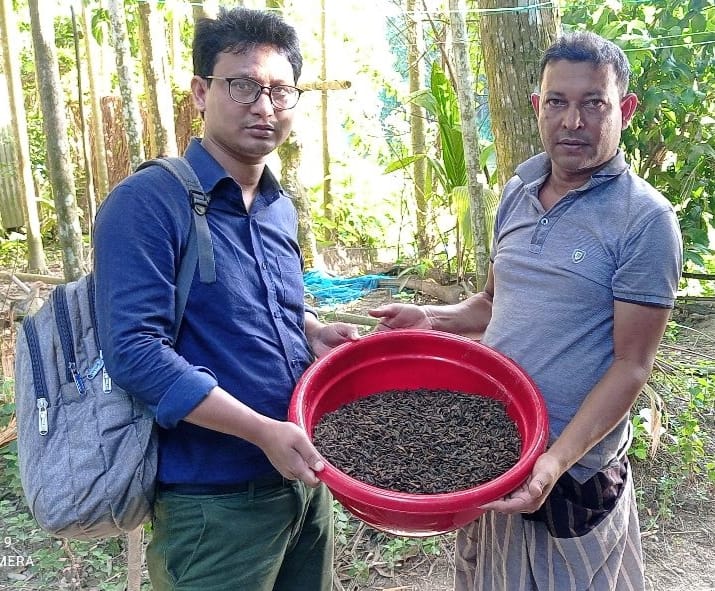Mr. Nasmul Haque, SOPIRET Project Coordinator , distributed AERI-supplied Black Soldier Fly (BSF) used by the farmers for safe fish and fish product production and marketing under the Rural Microenterprise Transformation Project (RMTP), funded by the renowned organization Palli Karma-Sahayak Foundation (PKSF), implemented by SOPIRET NGO. 